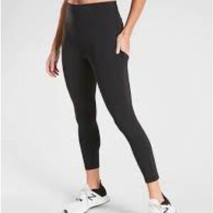 Athleta Ultimate Stash II tight with pockets size S
